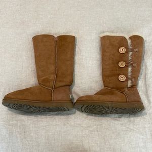Ugg Tall Bailey Button boots, size 9 in chestnut suede